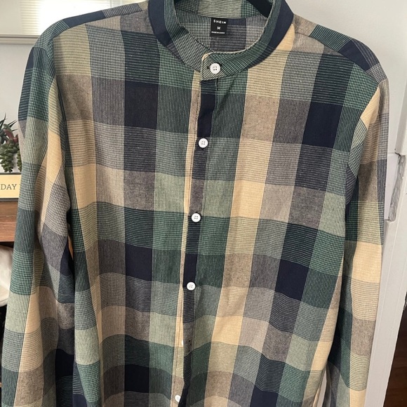 Men plaid button up shirt medium - Picture 4 of 4